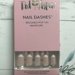 Bonjour, Julie Medium Nail Dash
